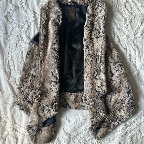 The Limited Faux Fur Super Soft Open Front Vest in Black and Tan Size x Small - Picture 3 of 8
